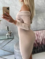 Přiléhavé šaty s výstřihem do V světle béžové barvy