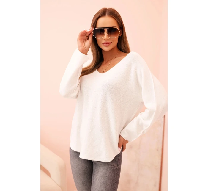 Dámský svetr s viskózou a výstřihem do V bílý