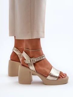 model 21655608 Dámské Kožené Sandály Na Klínu Zlaté - Zazoo