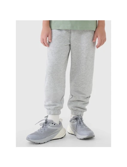 Chlapecké tepláky typu jogger model 21437070 - 4F Chlapecké tepláky typu jogger model 21437070 - 4F