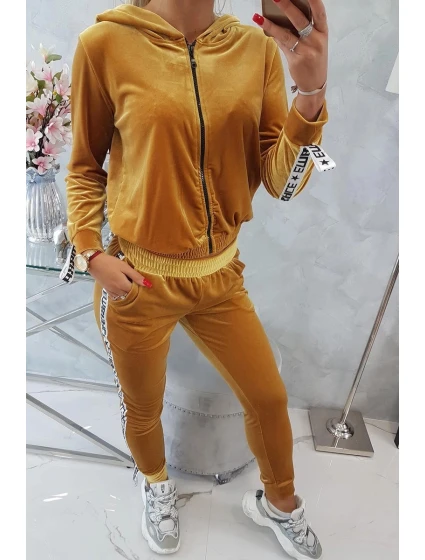 Velurová souprava s ozdobnými model 21752920 hořčicová - K-Fashion Velurová souprava s ozdobnými model 21752920 hořčicová - K-Fashion
