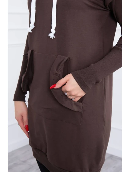 Šaty s ozdobnými volánky a kapucí v hnědé barvě Šaty s ozdobnými volánky a kapucí v hnědé barvě