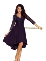 Tmavě modré dámské šaty s dlouhým zadním dílem a krajkovým výstřihem model 6412394 - numoco