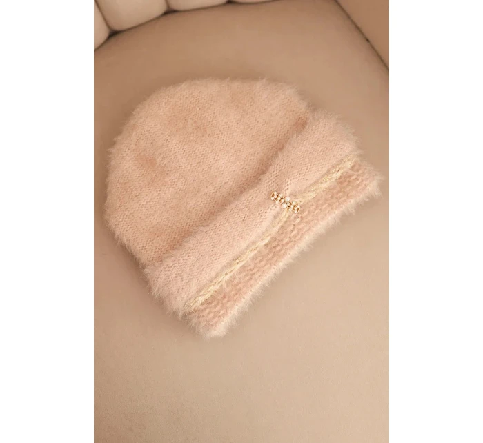 Dámská zimní čepice huňatá s perlami a ozdobným vzorem béžová