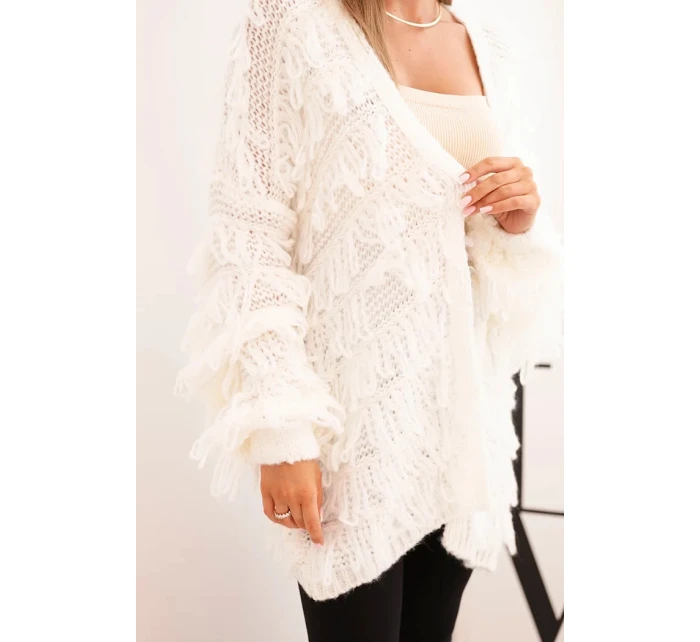 Dámský cardigan s třásněmi a volným střihem ecru Dámský cardigan s třásněmi a volným střihem ecru