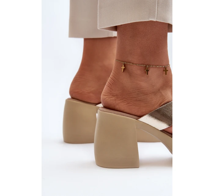 model 21647949 Kožené Klapky Na Podpatku Zlaté - Zazoo