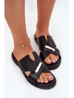 Dámské Pantofle Na Plochém Podpatku S Ozdobným Detalem model 21697192 Černé - VINCEZA Dámské Pantofle Na Plochém Podpatku S Ozdobným Detalem model 21697192 Černé - VINCEZA