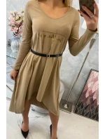 Šaty s ozdobným páskem a nápisem camel Šaty s ozdobným páskem a nápisem camel