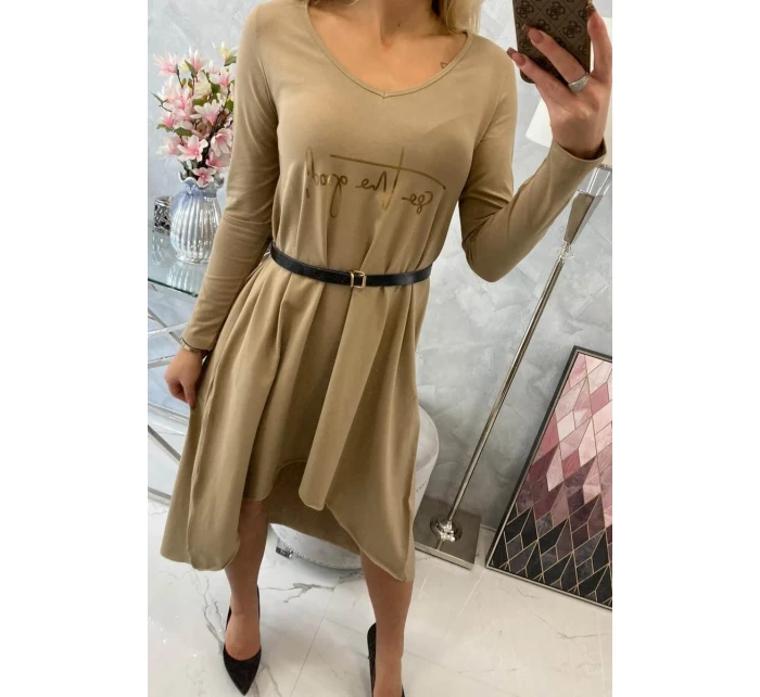 Šaty s ozdobným páskem a nápisem camel Šaty s ozdobným páskem a nápisem camel