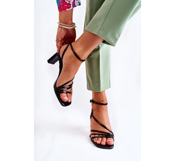 Klasické lakované sandály na podpatku černé model 21591783 - Boto Klasické lakované sandály na podpatku černé model 21591783 - Boto