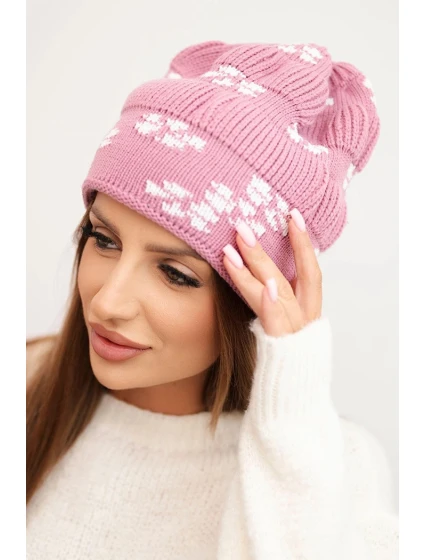 Dámská zimní pletená čepice se vzorem sněhových vloček K463 tmavě růžová Dámská zimní pletená čepice se vzorem sněhových vloček K463 tmavě růžová