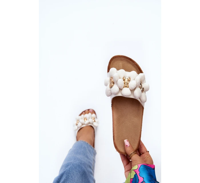 Dámské bílé sandály s ozdobami model 21648519 - Boto