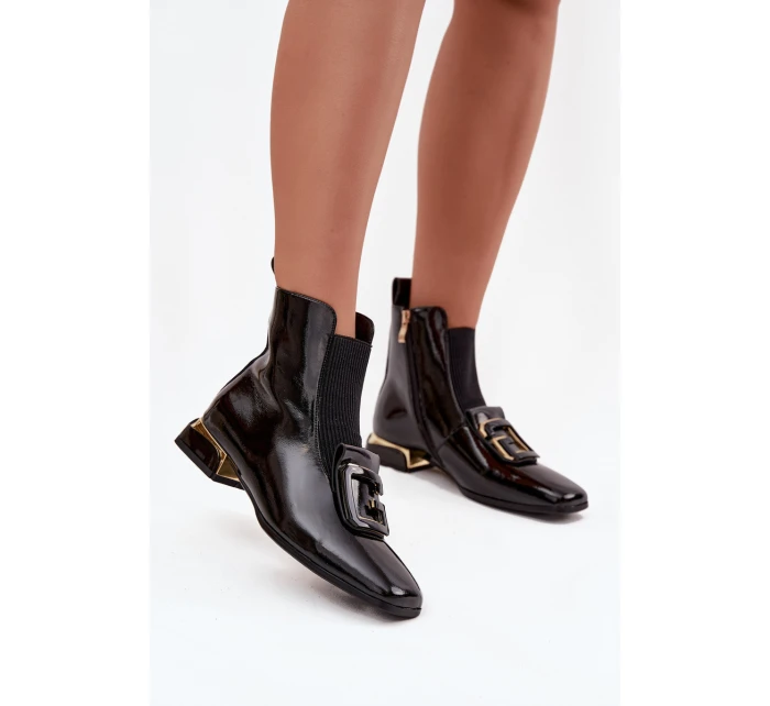 Kožené lakované dámské kotníkové boty na nízkém podpatku s ozdobou model 21715514 Černé - D&A