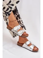 Dámské Pantofle Na Korkové Platformě S Přezkami Stříbrné model 21704298 - EVENTO Dámské Pantofle Na Korkové Platformě S Přezkami Stříbrné model 21704298 - EVENTO