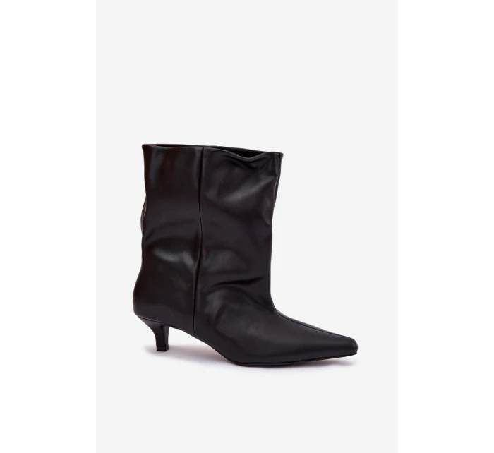 Dámské boty na nízkém podpatku s volnou cholewką – černé Jessalia Dámské boty na nízkém podpatku s volnou cholewką – černé Jessalia