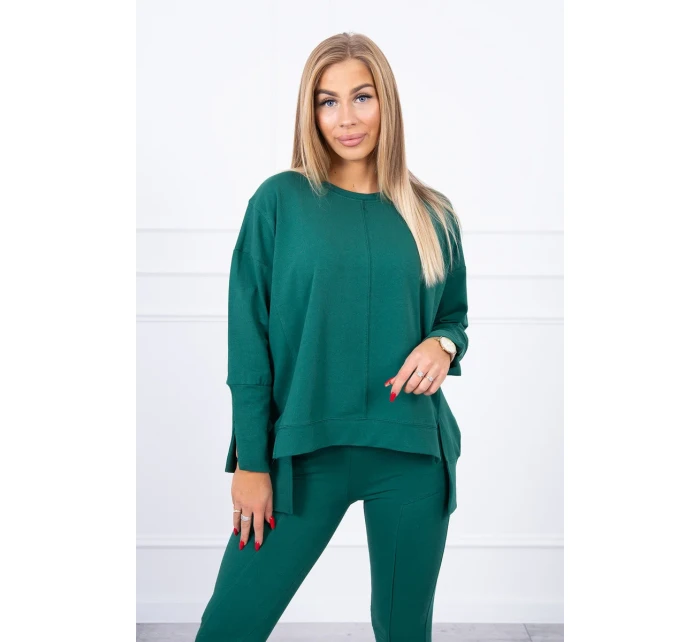 Souprava se zelenou halenkou nadměrné velikosti