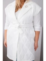 Dámská vesta Plus Size prošívaná s páskem a límcem bílá