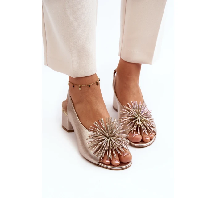 Kožené sandály s ozdobou model 21647411 Zlaté - Laura Messi