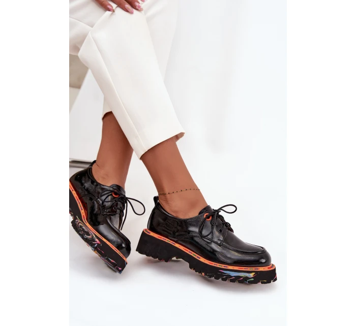 Kožené dámské lakované polobotky model 21712382 Černé - Artiker