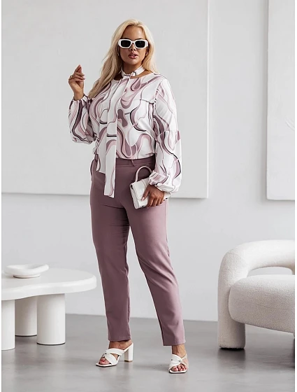 Elegantní dámské kalhoty plus size v barvě cappuccino model 19761517 - Moon Elegantní dámské kalhoty plus size v barvě cappuccino model 19761517 - Moon