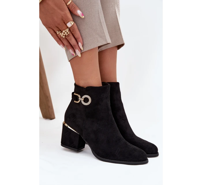Zateplené dámské kotníkové boty se zlatými detaily na podpatku černé Dorisse