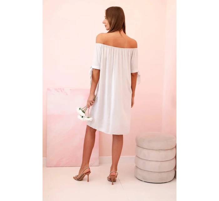 Dámské viskózové šaty s vázáním na rukávech béžové Dámské viskózové šaty s vázáním na rukávech béžové