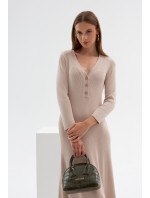 Šaty Béžové šaty z model 19374599 úpletu Multi Beige - Monnari