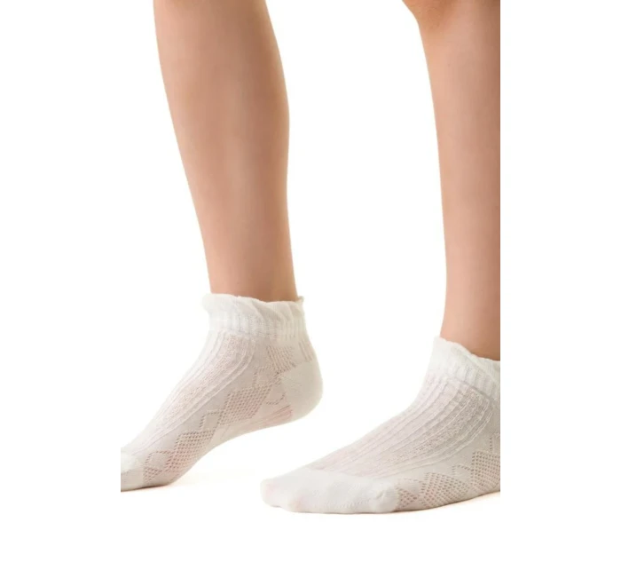 DÍVČÍ NOHY S MĚKKÝM VZOREM 004