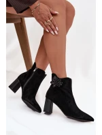 Semišové dámské boty na podpatku s ozdobou D&A CR52-686 Černé