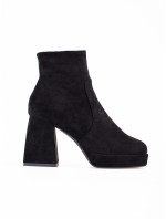 Moderní  kotníčkové boty dámské černé na širokém podpatku