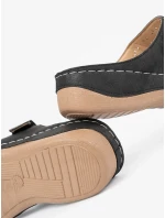 Designové černé dámské  sandály na klínku