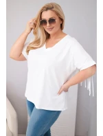 Dámská bavlněná halenka s výstřihem do V a třásněmi na zádech bílá