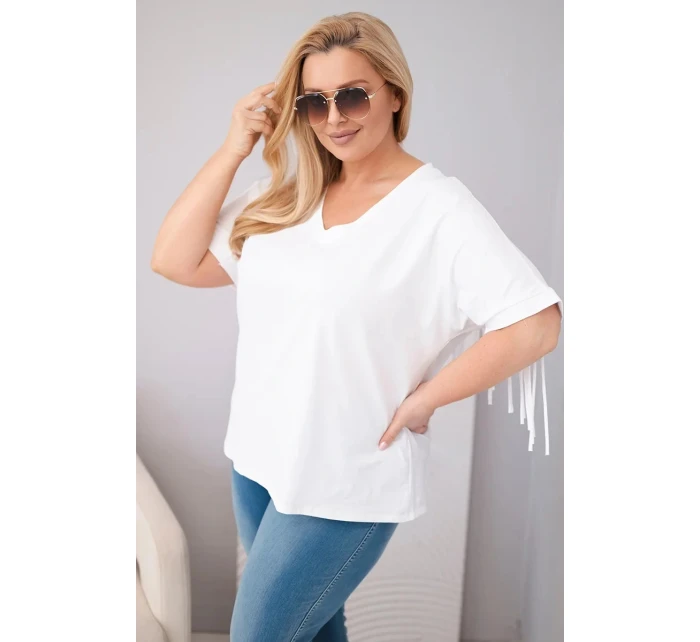 Dámská bavlněná halenka s výstřihem do V a třásněmi na zádech bílá