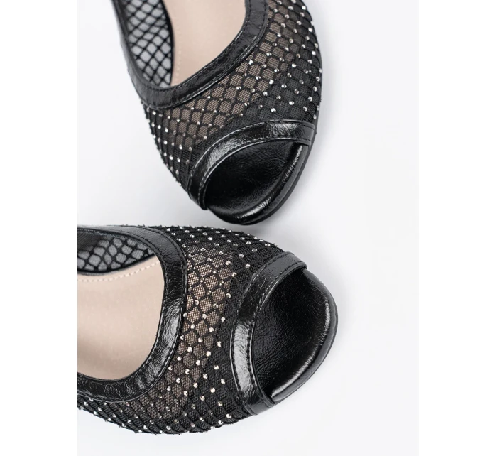 Moderní černé dámské  sandály Obcas