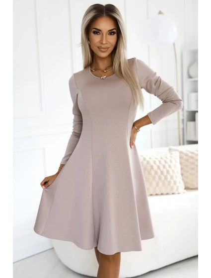 Pohodlné béžové dámské trapézové šaty s dlouhými rukávy model 20614717 - numoco Pohodlné béžové dámské trapézové šaty s dlouhými rukávy model 20614717 - numoco