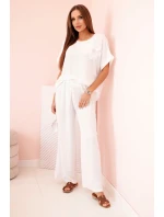 Dámský komplet z viskózy s ozdobným květem a širokými kalhotami - fuchsie bílý Dámský komplet z viskózy s ozdobným květem a širokými kalhotami - fuchsie bílý