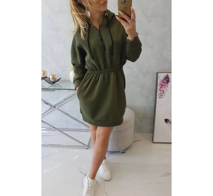 Dámské šaty s kapucí 68470 Khaki zelená - K-Fashion