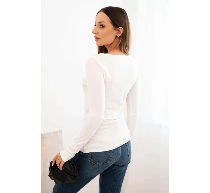 Dámský viskózový svetr s kulatým výstřihem a přiléhavým střihem bílý
