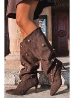 dámské kozačky na jehlovém podpatku se zlatými ozdobami hnědé model 21757799 - Boto