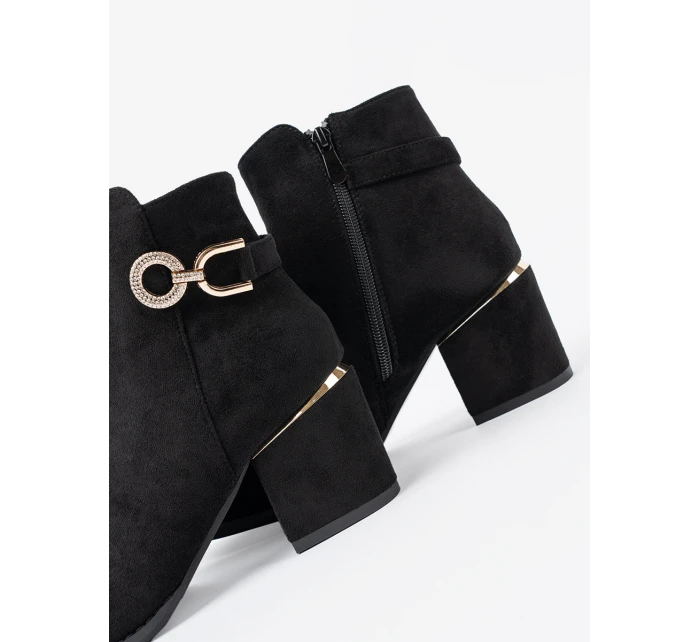 Jedinečné černé dámské  kotníčkové boty na širokém podpatku