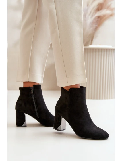 Zateplené Kotníkové Boty Na Podpatku S Zrcadlovým Prvkem Černé Silvare Zateplené Kotníkové Boty Na Podpatku S Zrcadlovým Prvkem Černé Silvare