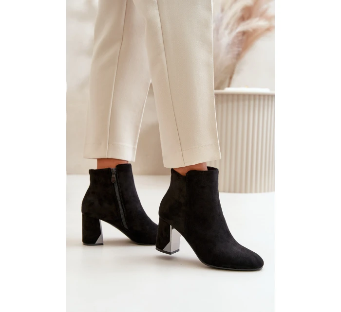 Zateplené Kotníkové Boty Na Podpatku S Zrcadlovým Prvkem Černé Silvare Zateplené Kotníkové Boty Na Podpatku S Zrcadlovým Prvkem Černé Silvare