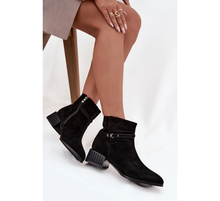 Dámské kozačky z přírodního semiše na klínu zateplené model 21715520 Černé - D&A Dámské kozačky z přírodního semiše na klínu zateplené model 21715520 Černé - D&A