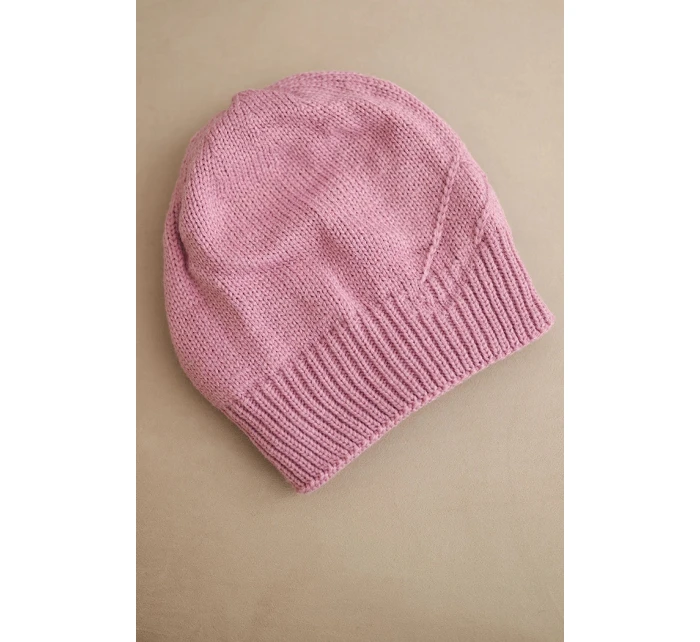Dámská zimní čepice s vlnou a žebrovaným vzorem K471 tmavě růžová Dámská zimní čepice s vlnou a žebrovaným vzorem K471 tmavě růžová