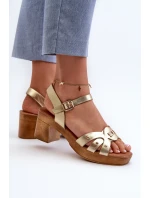 Dámské sandály na podpatku z eko kůže zlaté model 21658010 - EVENTO Dámské sandály na podpatku z eko kůže zlaté model 21658010 - EVENTO