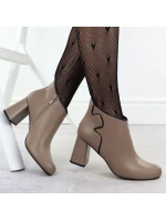 Elegantní kožené boty na jehlovém podpatku béžové model 21905510 - JEZZI Elegantní kožené boty na jehlovém podpatku béžové model 21905510 - JEZZI