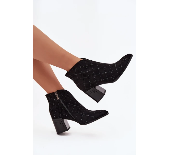 Dámské boty na sloupkovém podpatku se zdobením D&A – černé Dámské boty na sloupkovém podpatku se zdobením D&A – černé