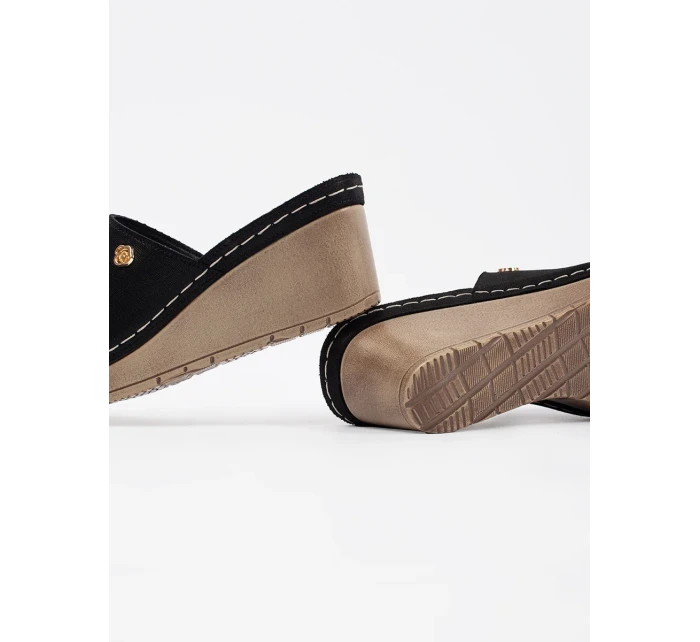 Originální dámské černé  nazouváky na klínku