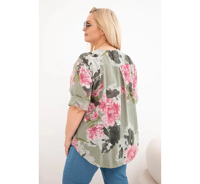 Dámská bavlněná halenka Plus Size s výstřihem do V v model 22043068 vzoru khaki - K-Fashion