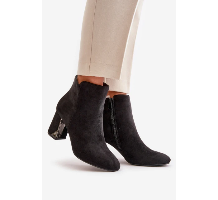 Zateplené Kotníkové Boty Na Podpatku S Zrcadlovým Prvkem Černé Silvare Zateplené Kotníkové Boty Na Podpatku S Zrcadlovým Prvkem Černé Silvare